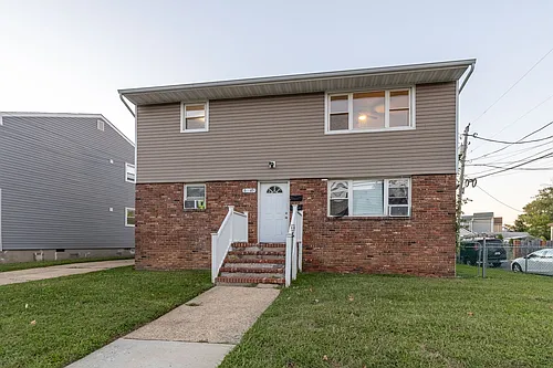 Floor plan 65 Maple Ave