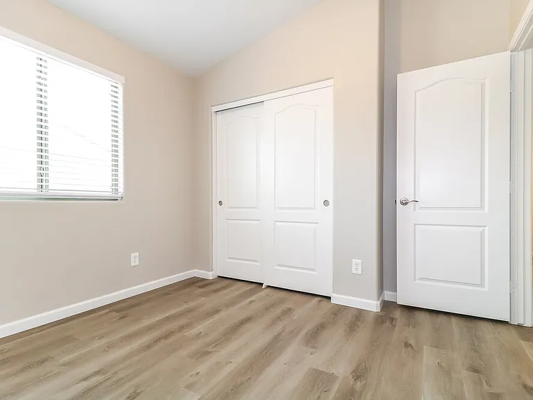 5807 S 248th Ln — Photo 14