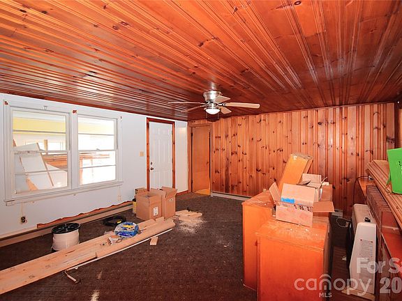 3rd image of 7 Etain Ln