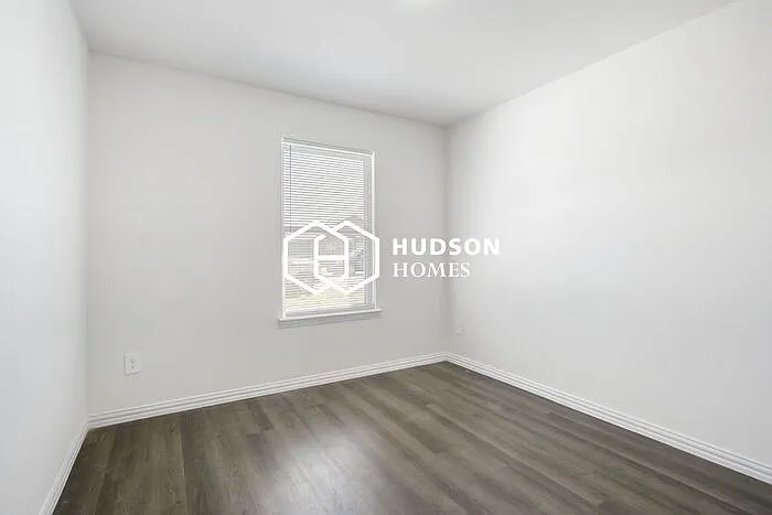 471 Bobbie St — Photo 7
