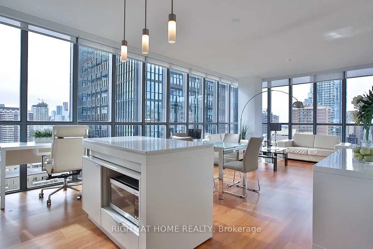 'X' Condos — Photo 4