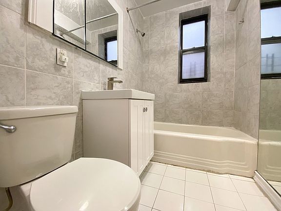 3rd image of 155 W 80th St #1K