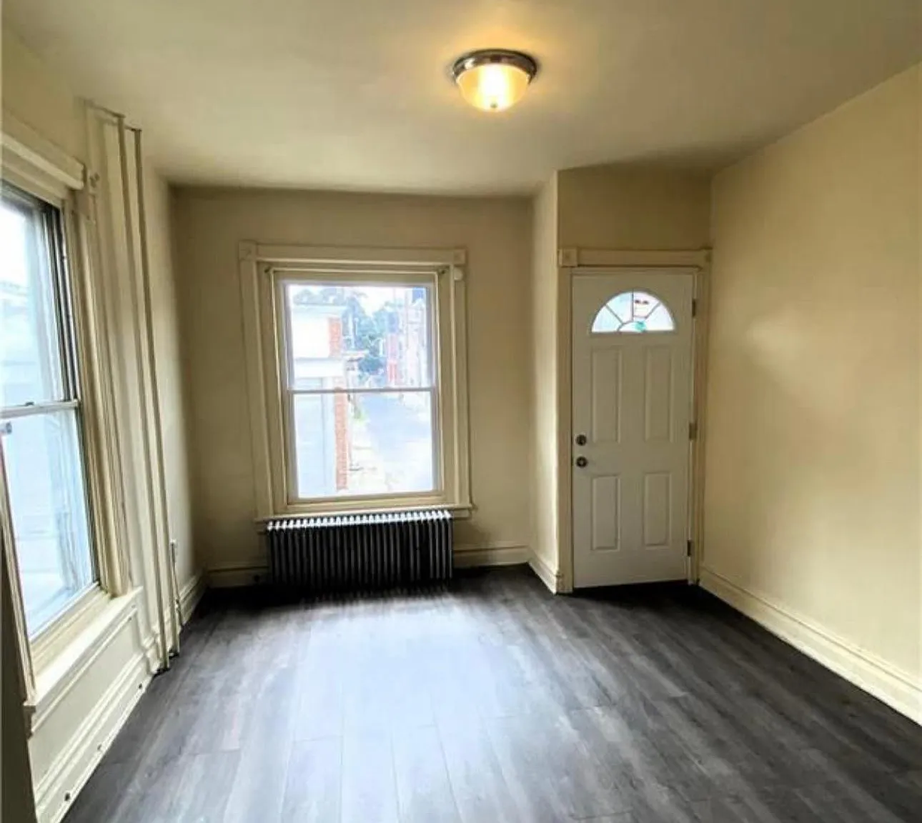 711 N Fountain St — Photo 1