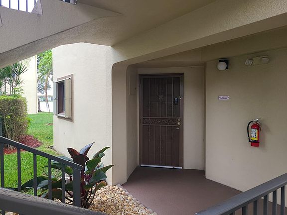 3rd image of 901 SW 141st Avenue #101M