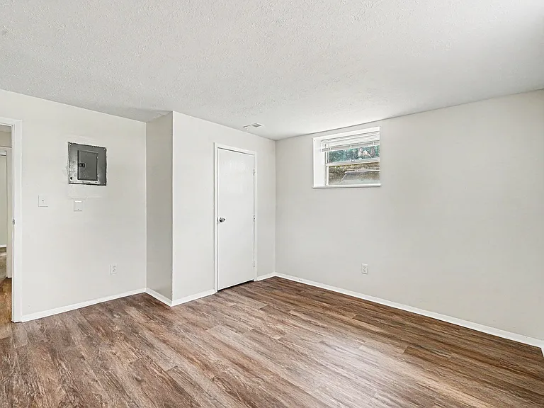 562 Glenwood Ave #1 — Photo 9