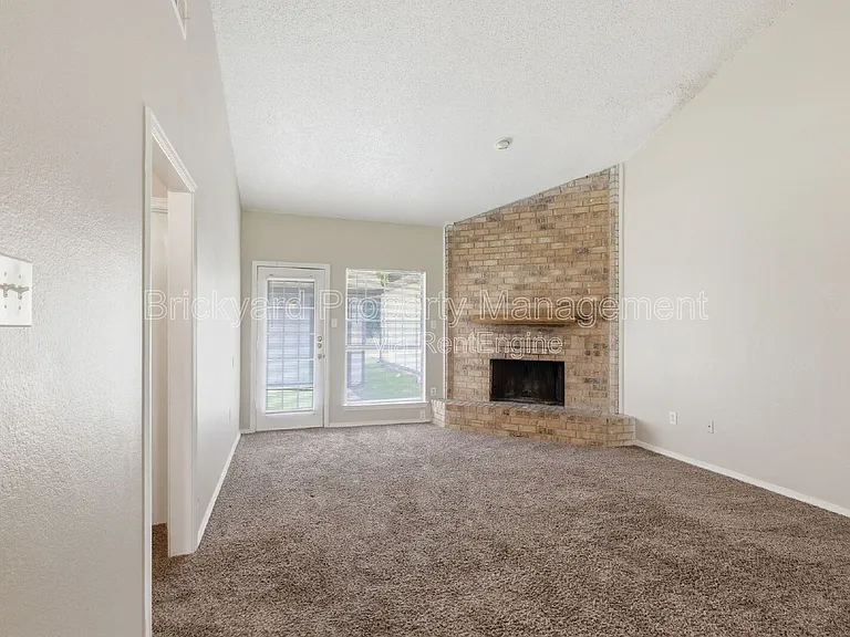 6324 Alissa Dr — Photo 7