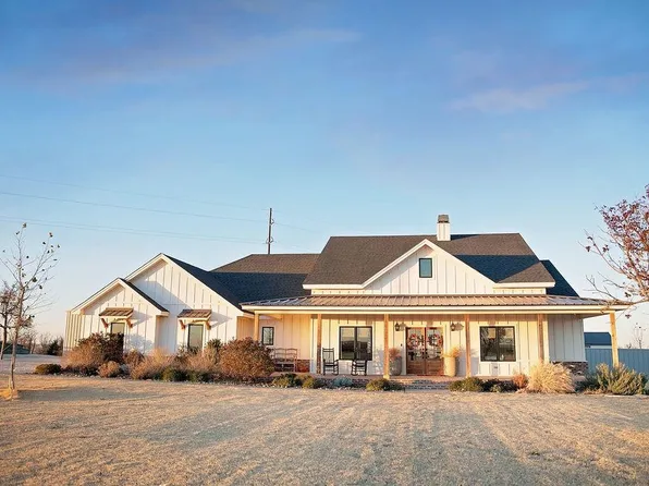 2105 County Road 330, Plains, TX 79355