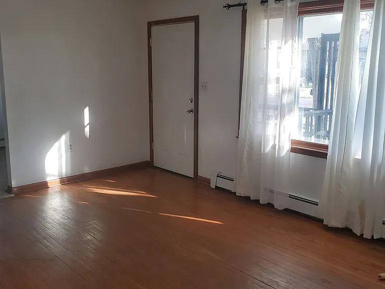4607 Waterloo Dr — Photo 3