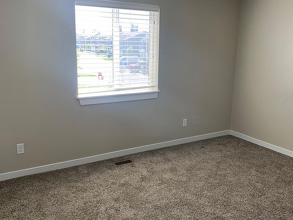 5th image of 726 Trails End
