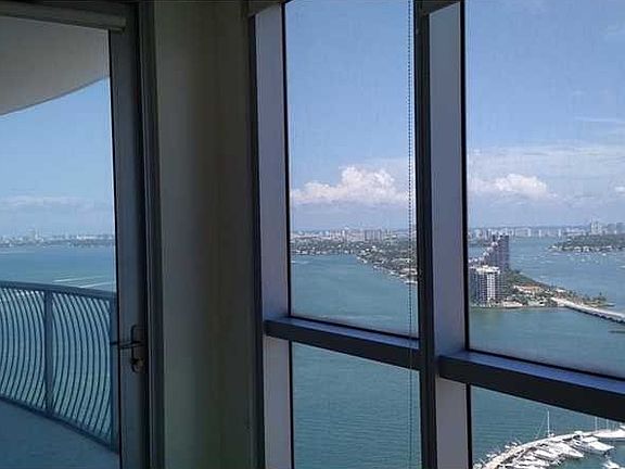 4th image of 1750 N Bayshore Dr APT 3502