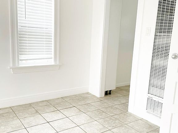 3rd image of 3372 Silver Lake Blvd