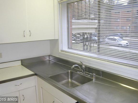 4th image of 10661 Weymouth St APT 101
