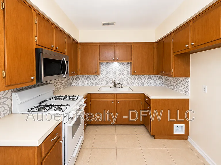 1615 N Alexander St — Photo 7