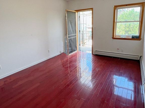 3rd image of 14231 60th Ave Floor 2