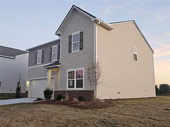 2nd image of 102 Galilee Ln