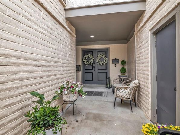 10747 Glenwood St, Overland Park, KS 66211