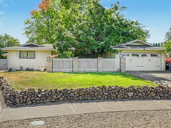 1448 N Keene Way Dr, Medford, OR 97504