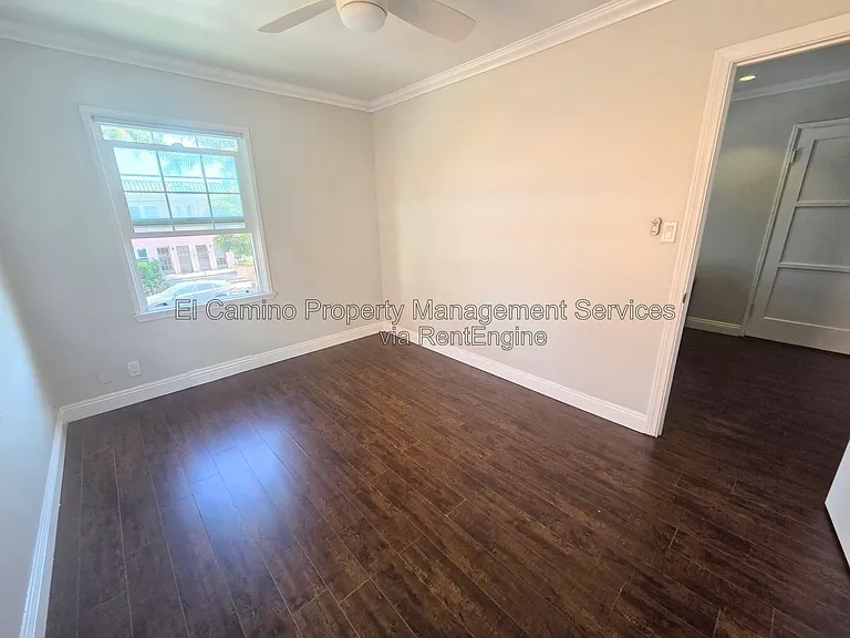 1036 E 2nd St #7 — Photo 16