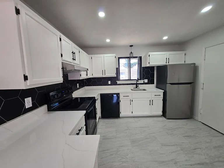 58 High Path Rd — Photo 7