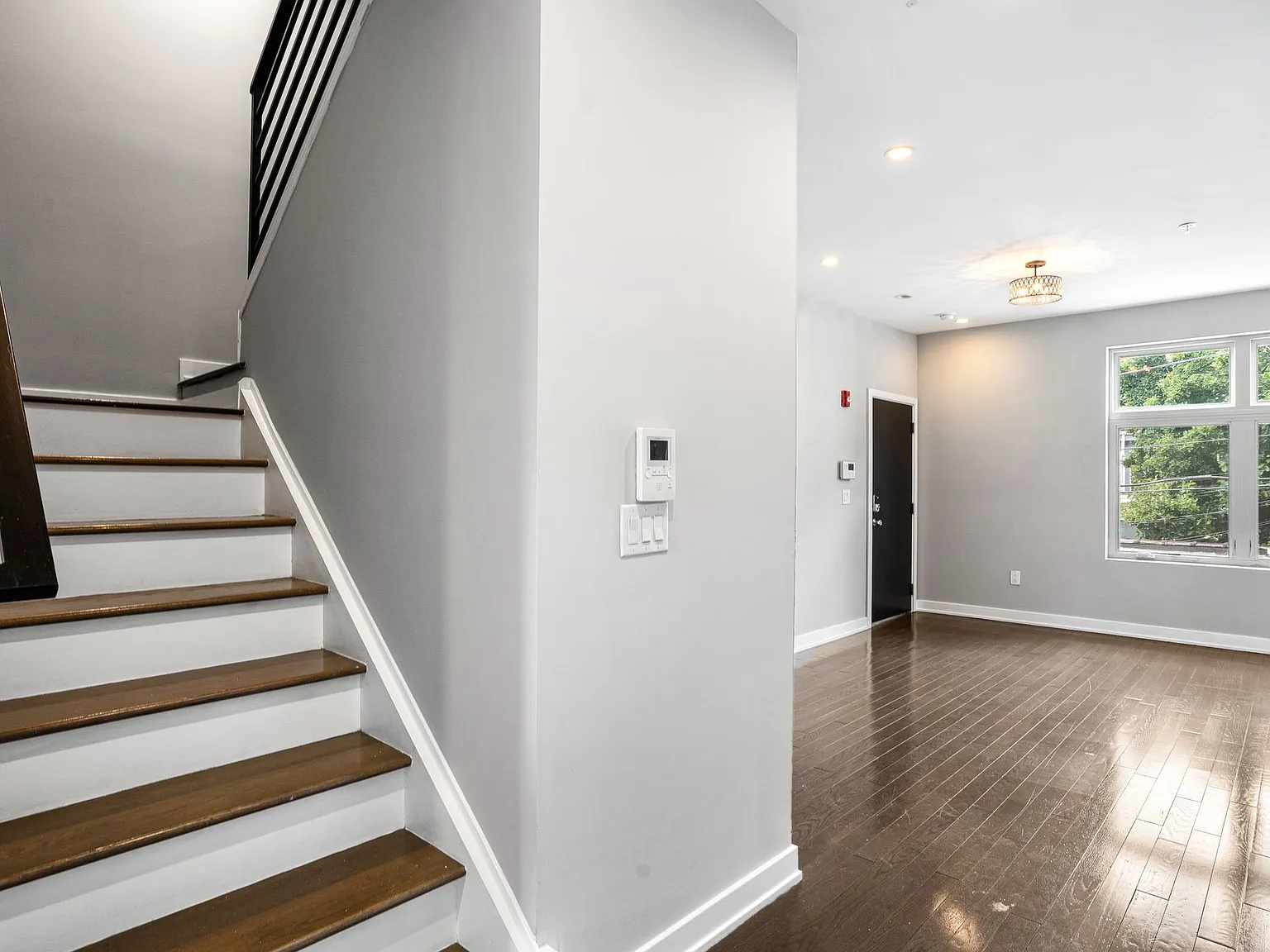 2 bed, 2.5 bath, 1050 sqft, $2,550 — Photo 2