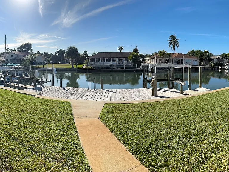 211 Marina Dr — Photo 16