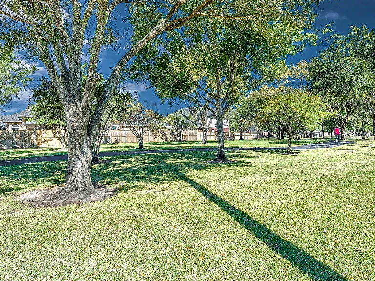 22634 Cascade Springs Dr — Photo 38