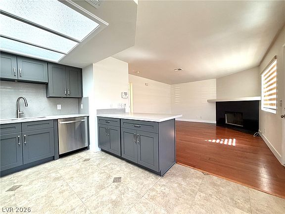 5th image of 920 Rockview Dr Unit 101