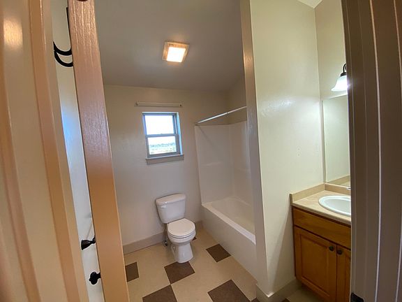 5th image of 14 Greenwood Siding Way #14