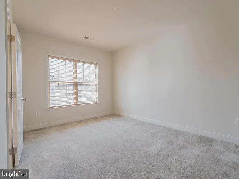 22595 Windsor Locks Sq — Photo 50