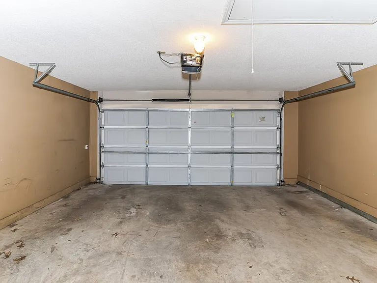 7456 Jennifer Dr — Photo 14