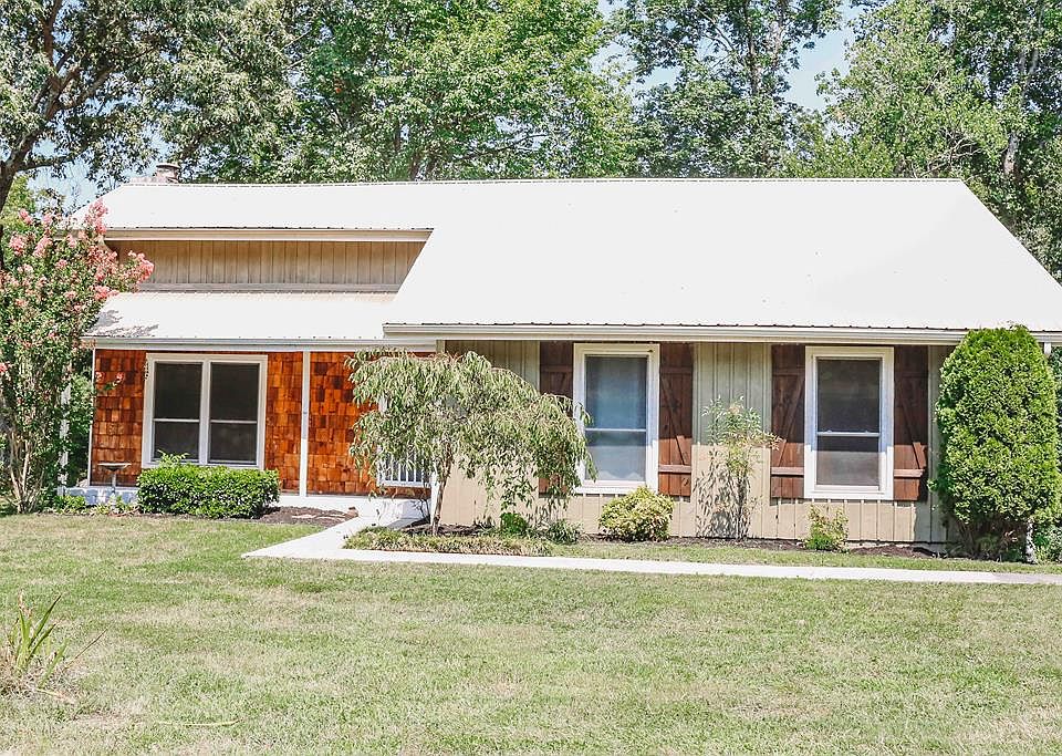 1st image of 1826 Lakewood Ct