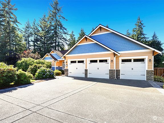 2nd image of 4517 SE Layton Court