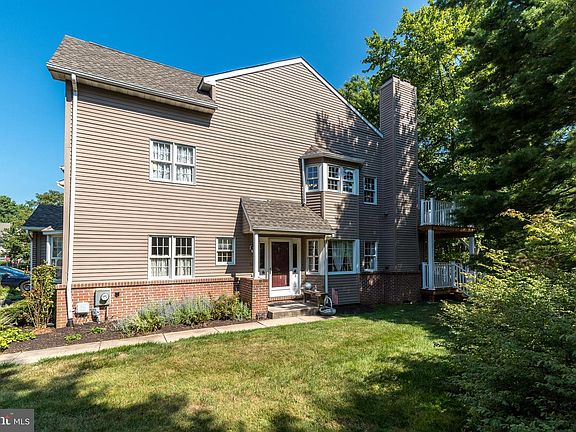 4th image of 50 Piccadilly Cir