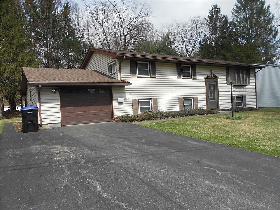 1st image of 13 Deborah Dr