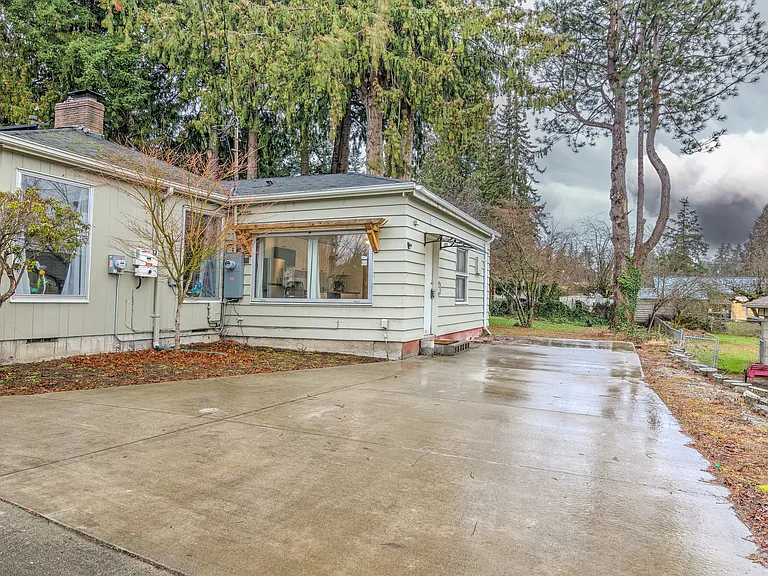 617 N Laventure Rd #B — Photo 15