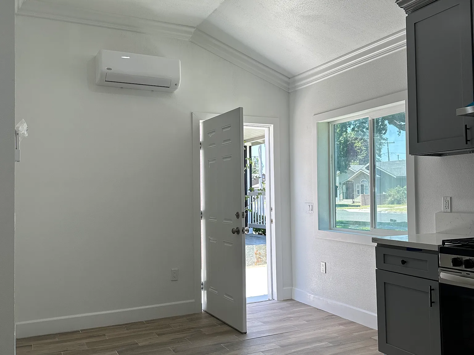 Studio, 400 sqft, $1,850 — Photo 3
