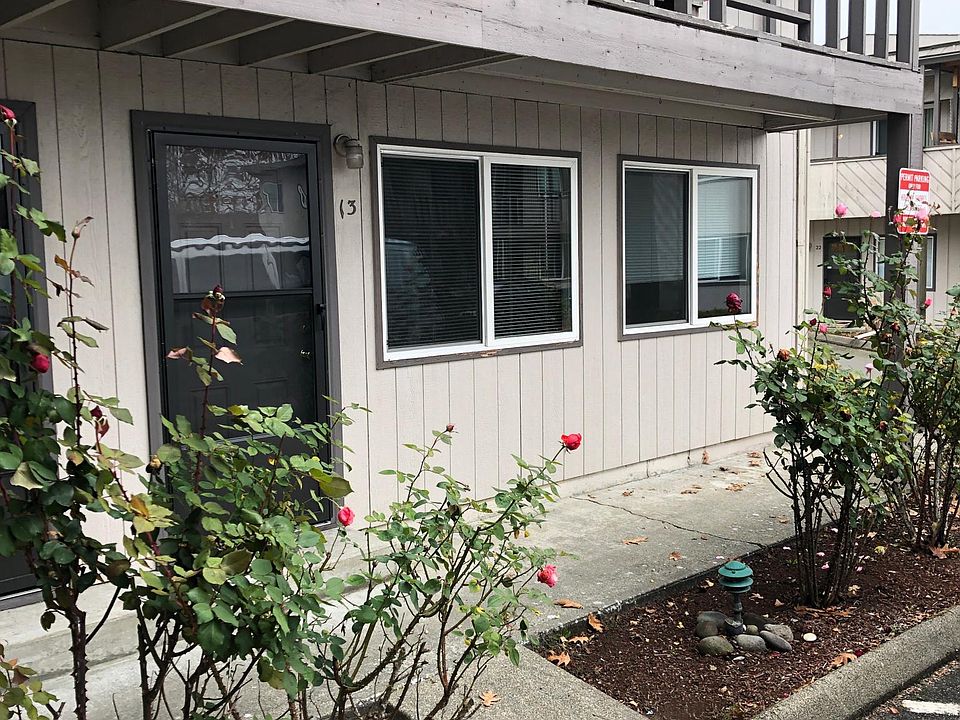 1st image of 422 E Bay Dr NE APT 13