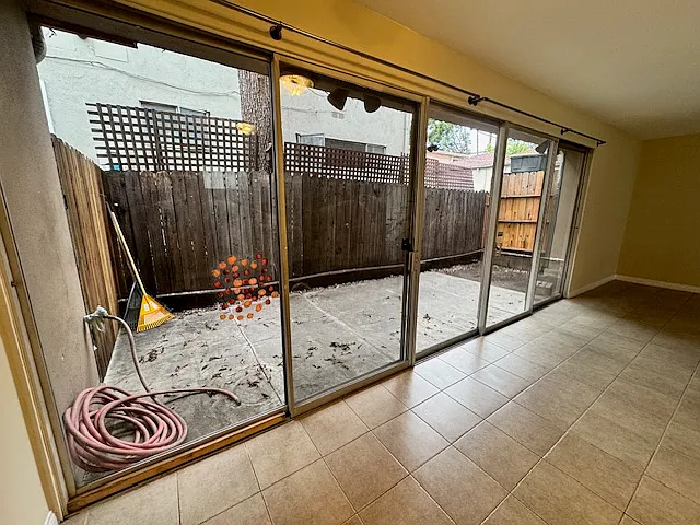 4238 Mary Ellen Ave — Photo 11