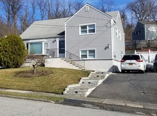 202 Pembrook Dr, Yonkers, NY 10710