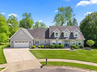 6701 N Fox Point Ct, Peoria, IL 61614