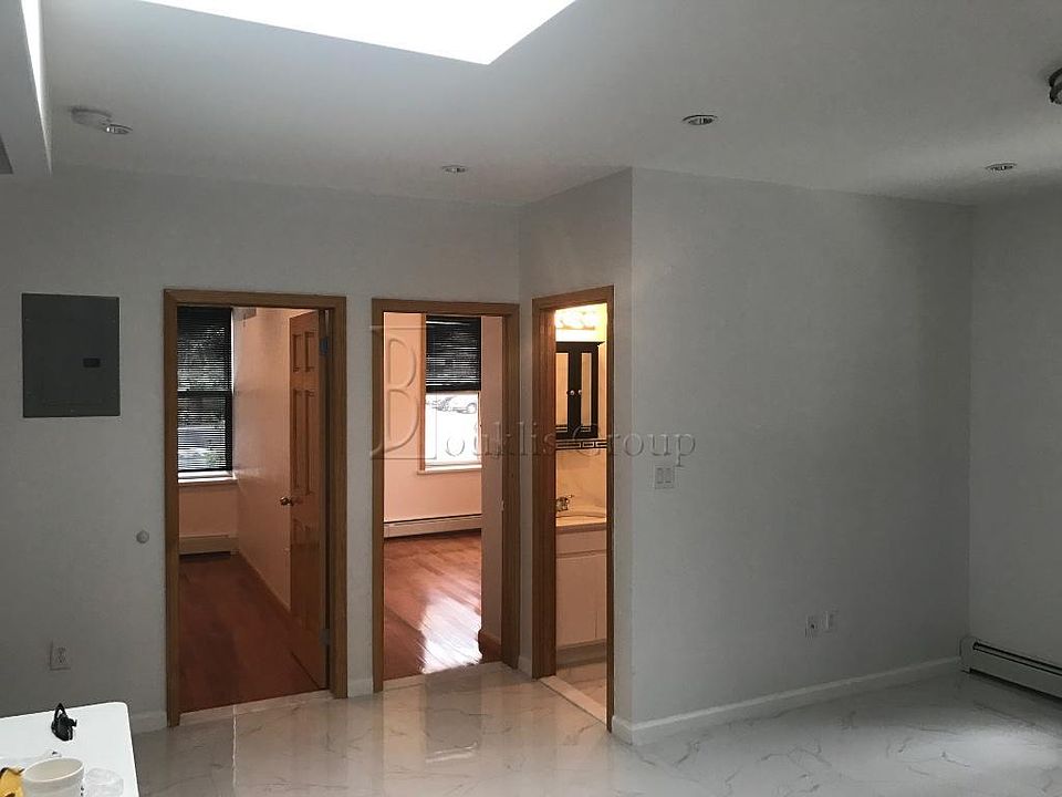1st image of 3220 23rd St #1