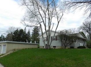 902 Pflaum Rd, Madison, WI 53716