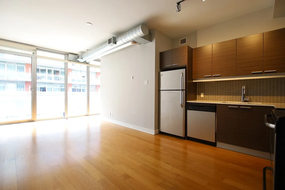 318 Gladstone Avenue — Photo 3