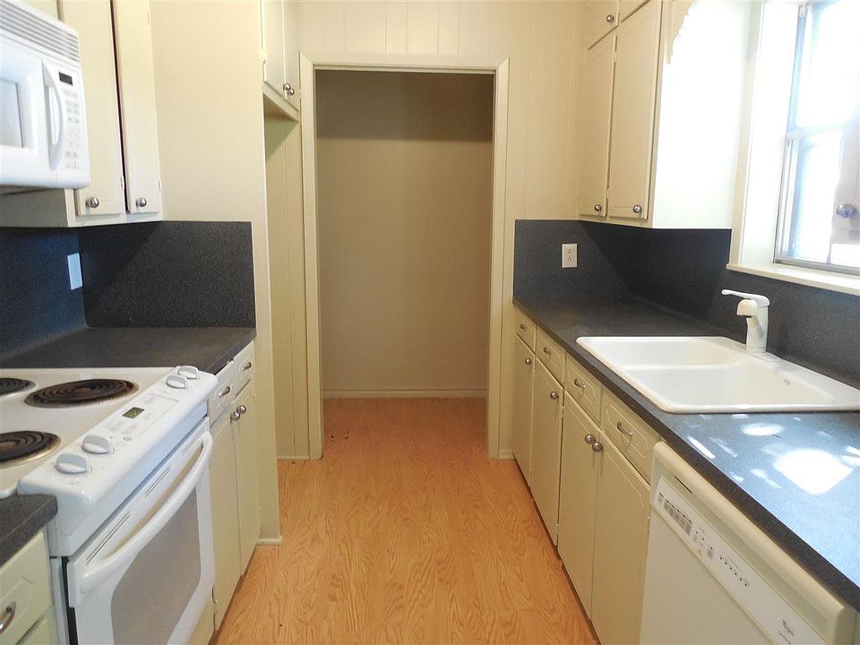 2nd image of 810 Lawrence Rd
