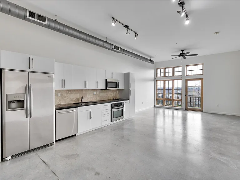 2235 E 6th St #406 — Photo 10