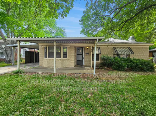 920 Yale St, River Oaks, TX 76114