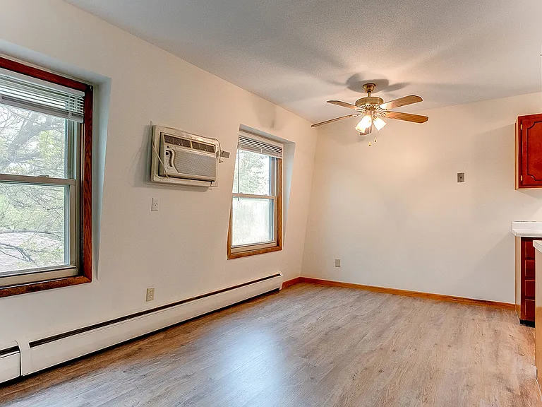 Cambridge Court Apartments — Photo 9