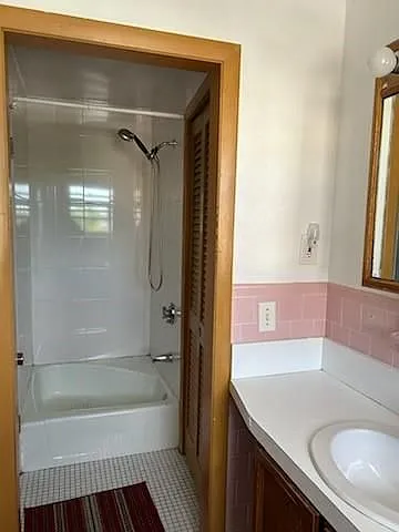 10 Holland St #2 — Photo 9