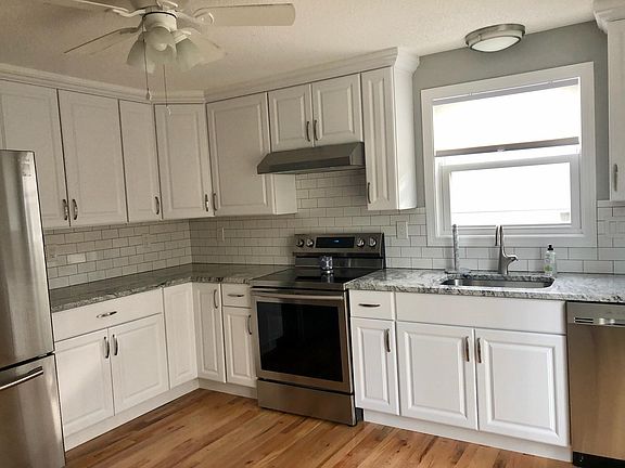Brand new kitchen, stainless steel appliances, dishwasher, ample cabinet space, access to deck