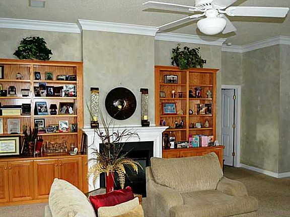 3rd image of 6216 Chelsea Cres